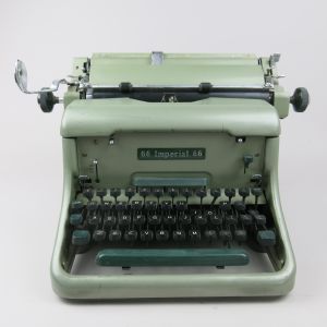 Vintage typewriter 4